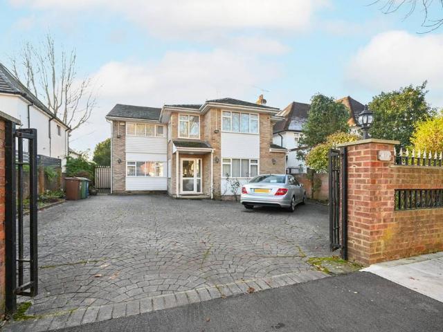 5 bedroom detached house for sale