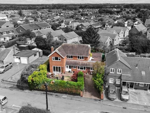 5 bedroom detached house for sale