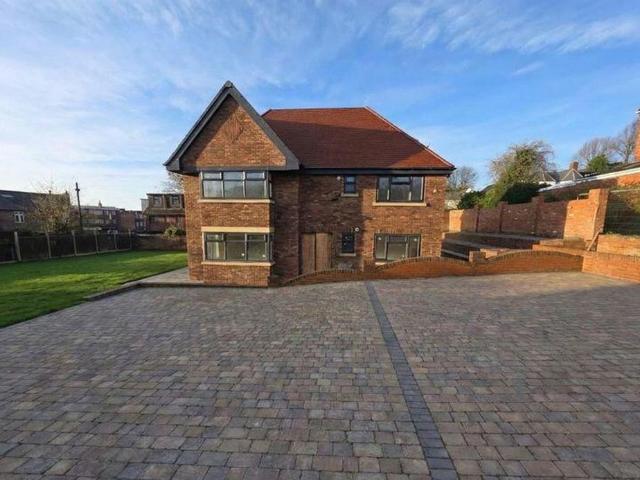 5 bedroom detached house for sale