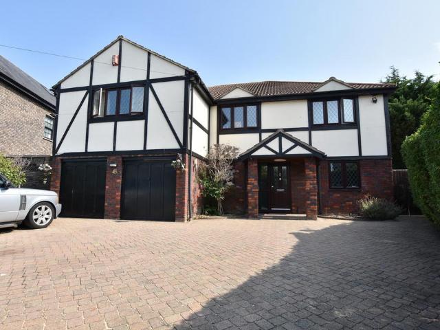 5 bedroom detached house for sale