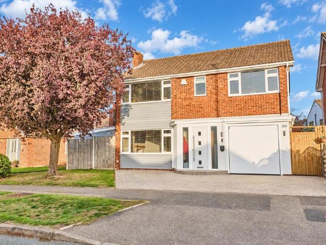 5 bedroom detached house for sale