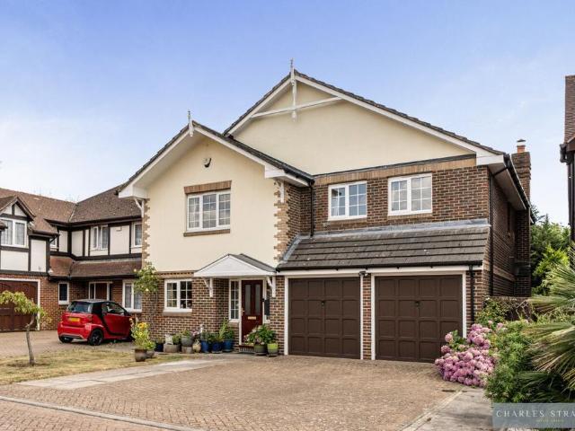 5 bedroom detached house for sale