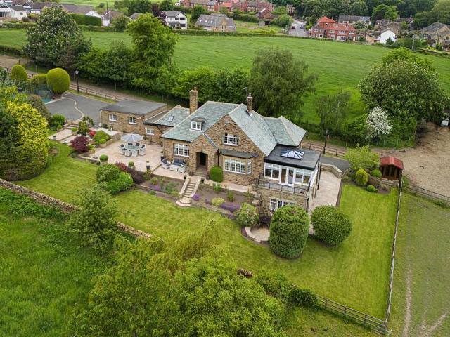 5 bedroom detached house for sale