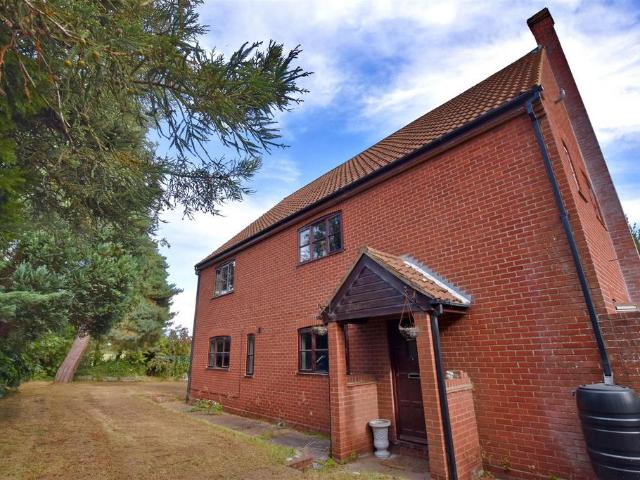 5 bedroom detached house for sale