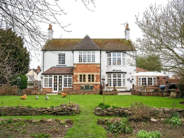 5 bedroom detached house for sale