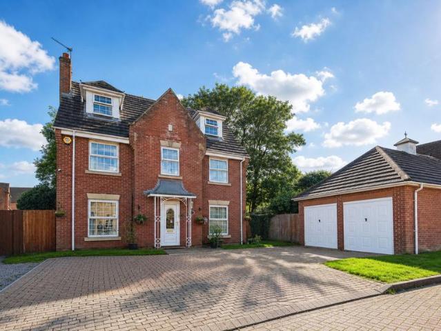 5 bedroom detached house for sale