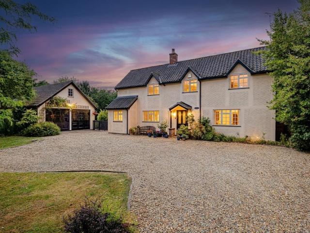 5 bedroom detached house for sale
