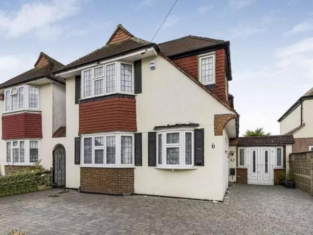 5 bedroom detached house for sale