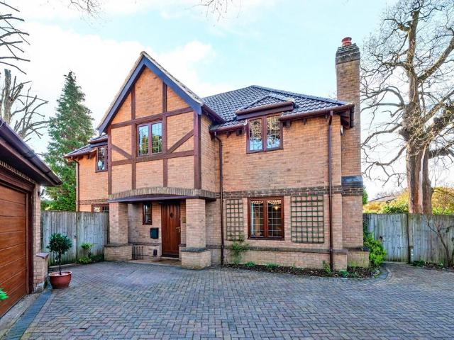 5 bedroom detached house for sale