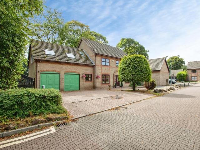 5 bedroom detached house for sale