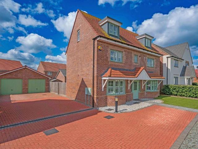 5 bedroom detached house for sale
