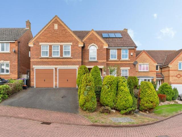 5 bedroom detached house for sale
