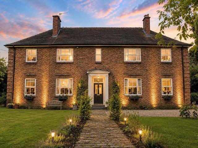 5 bedroom detached house for sale