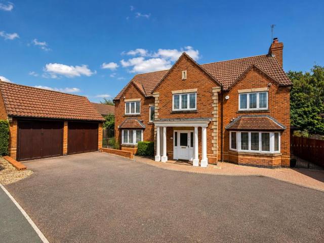 5 bedroom detached house for sale