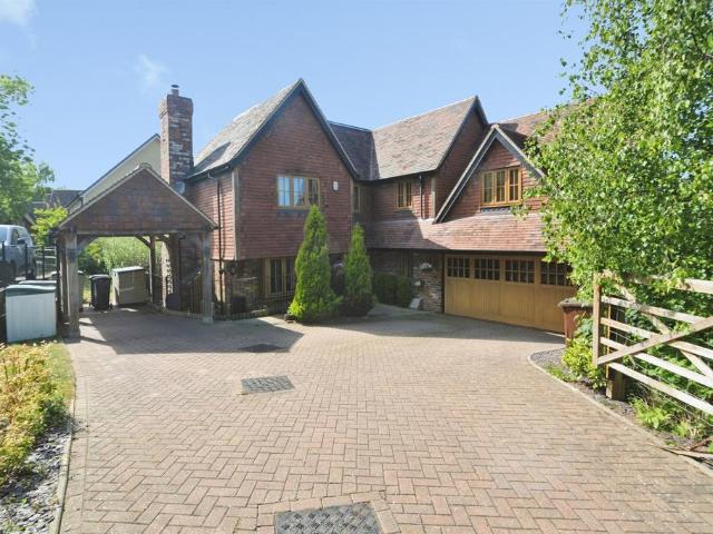 5 bedroom detached house for sale