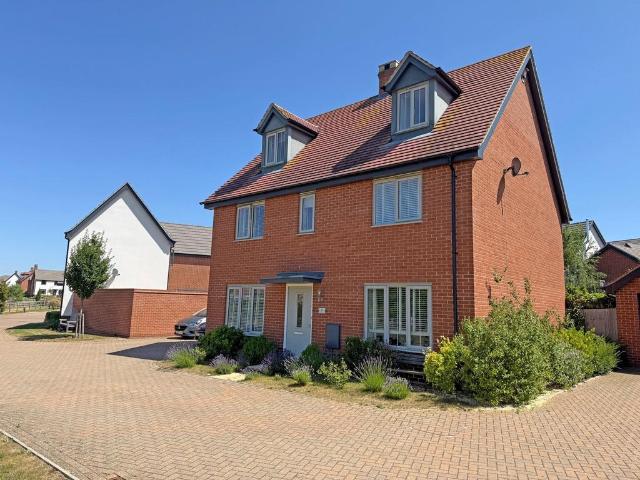 5 bedroom detached house for sale