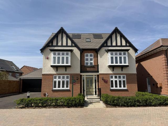 5 bedroom detached house for sale