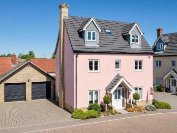 5 bedroom detached house for sale