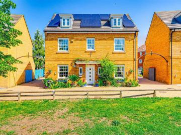 5 bedroom detached house for sale