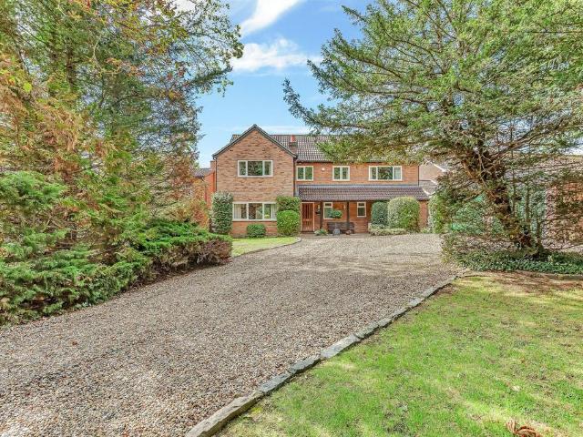 5 bedroom detached house for sale