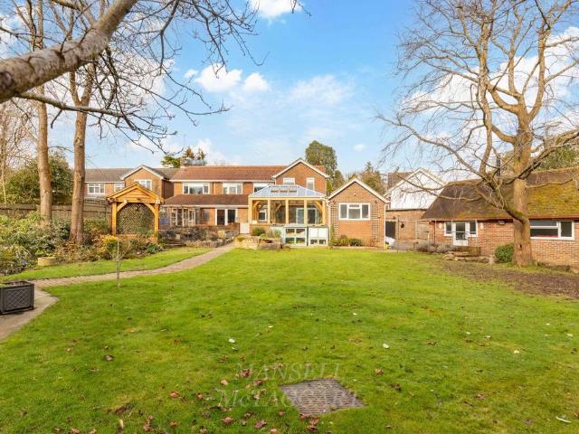5 bedroom detached house for sale