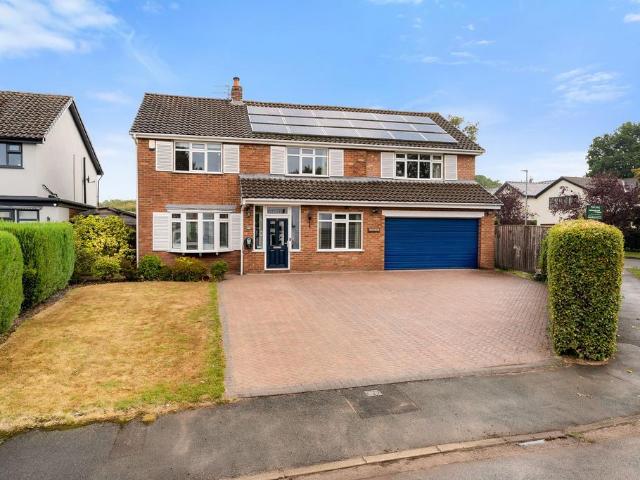 5 bedroom detached house for sale