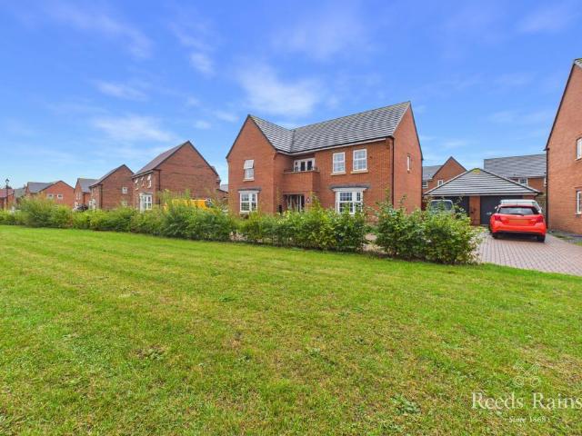 5 bedroom detached house for sale