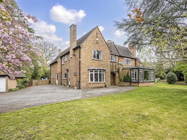 5 bedroom detached house for sale