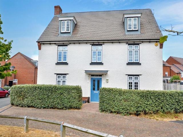 5 bedroom detached house for sale