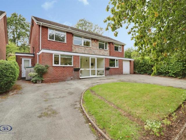 5 bedroom detached house for sale