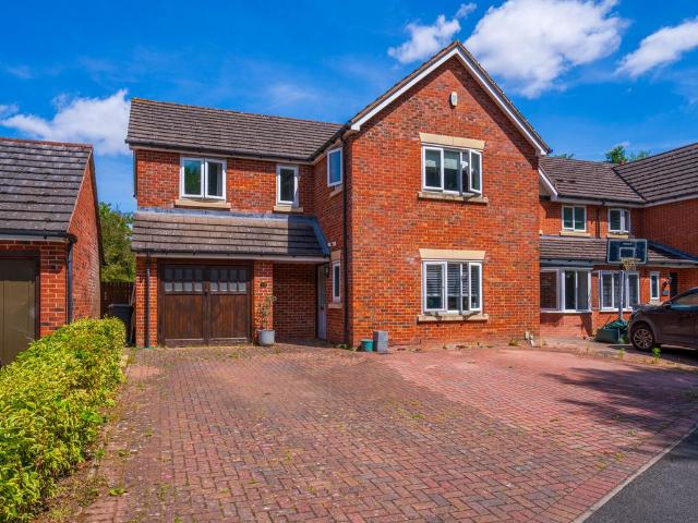 5 bedroom detached house for sale