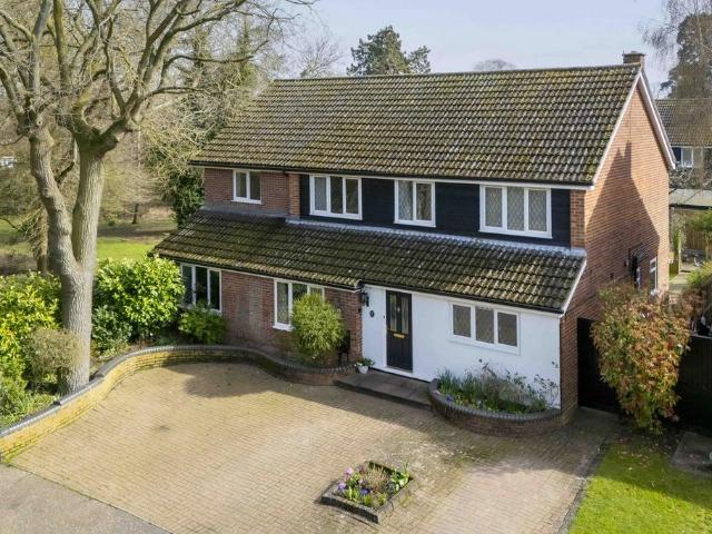 5 bedroom detached house for sale