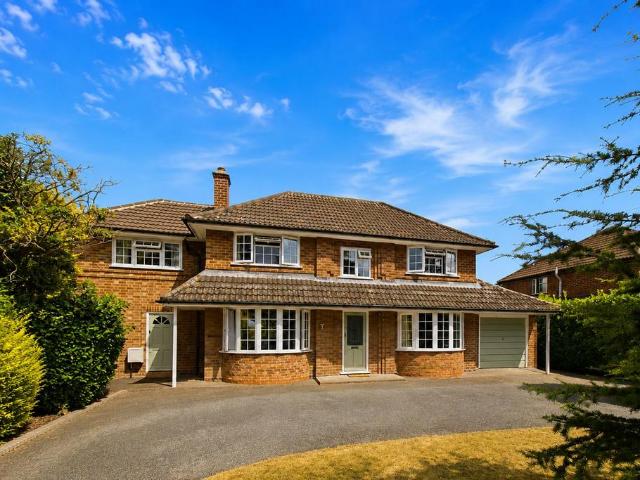 5 bedroom detached house for sale