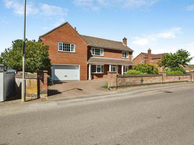 5 bedroom detached house for sale