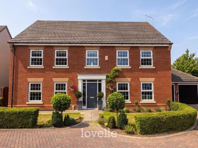 5 bedroom detached house for sale