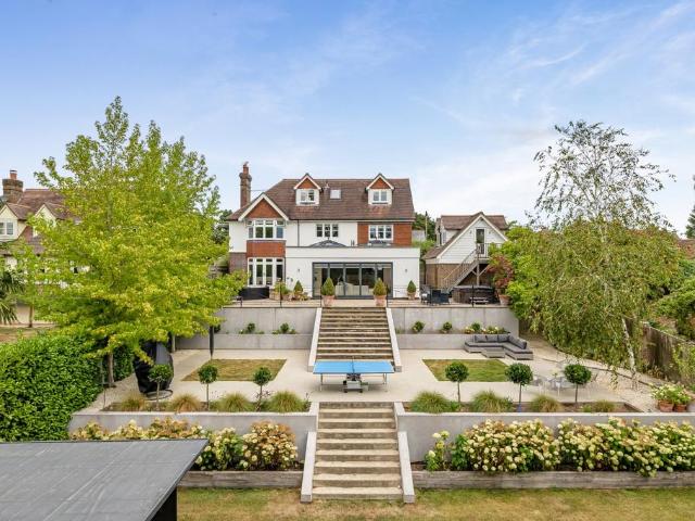 5 bedroom detached house for sale