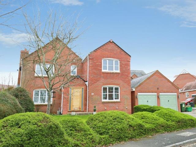 5 bedroom detached house for sale