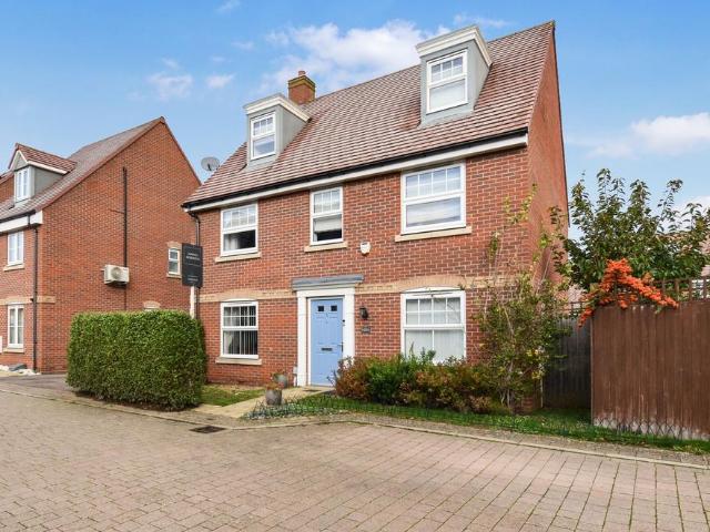 5 bedroom detached house for sale