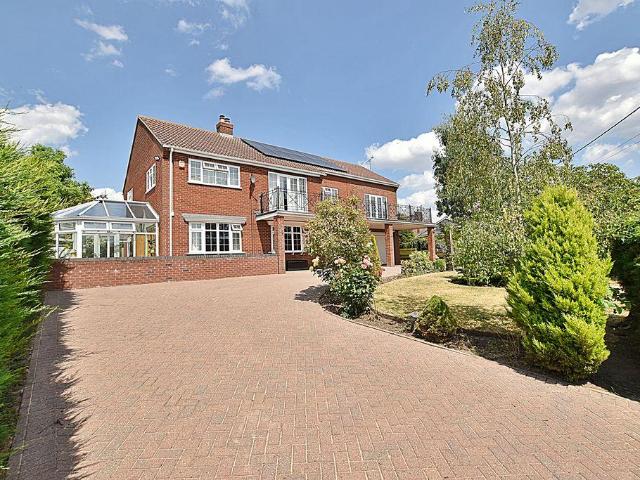 5 bedroom detached house for sale
