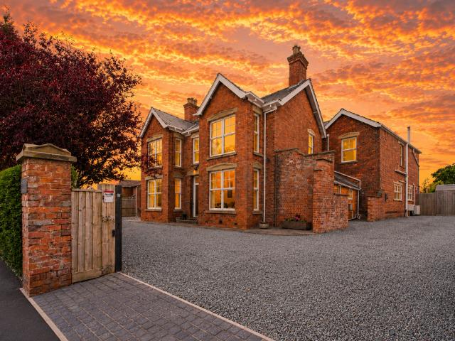 5 bedroom detached house for sale