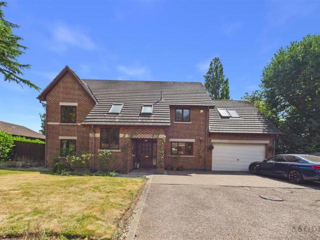 5 bedroom detached house for sale