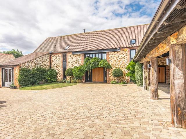 5 bedroom detached house for sale