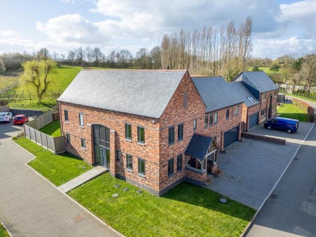 5 bedroom detached house for sale