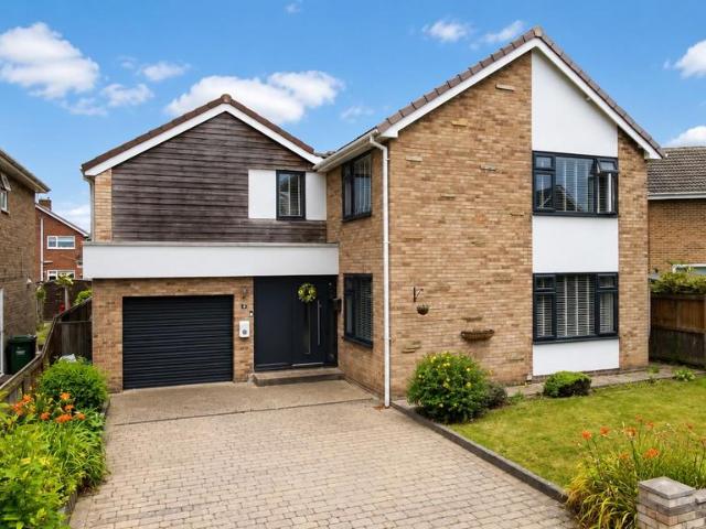5 bedroom detached house for sale