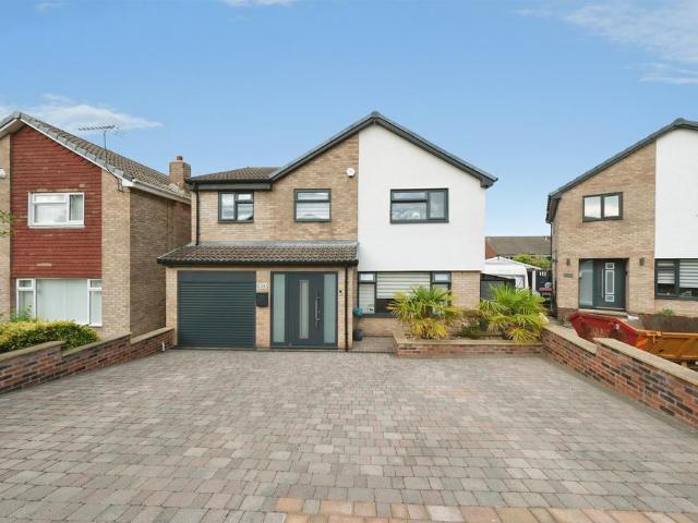 5 bedroom detached house for sale