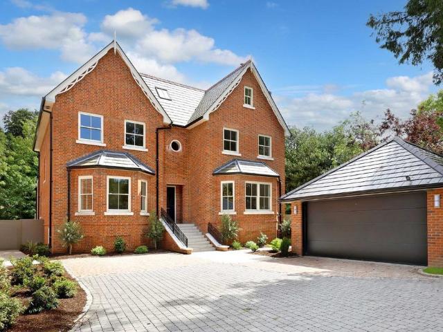 5 bedroom detached house for sale