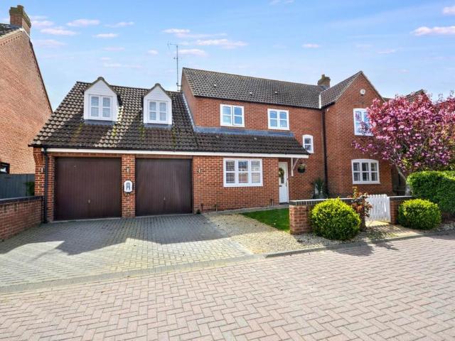 5 bedroom detached house for sale