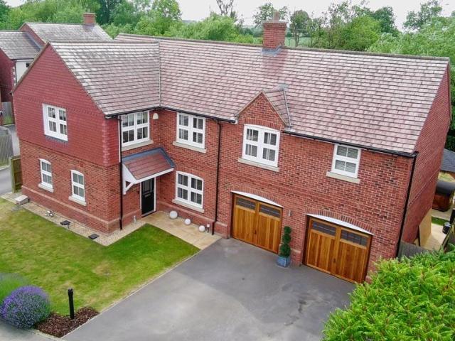 5 bedroom detached house for sale