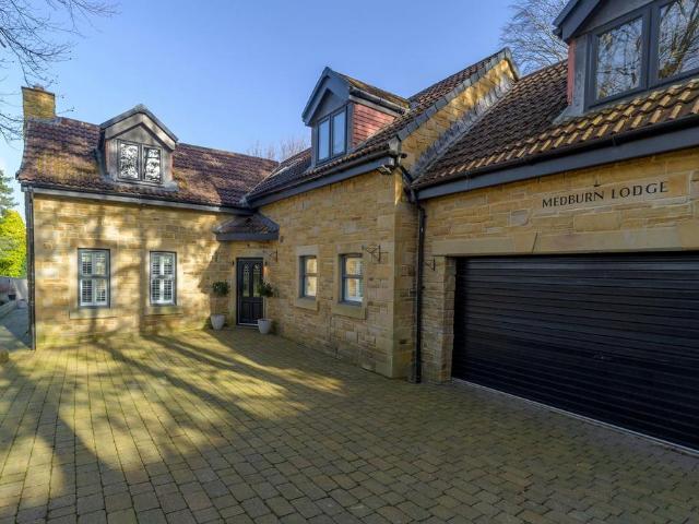5 bedroom detached house for sale