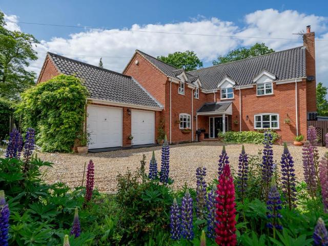 5 bedroom detached house for sale
